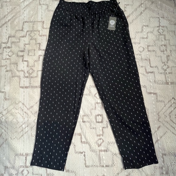 Vince Camuto Black Pants with White Pattern - Picture 2 of 4